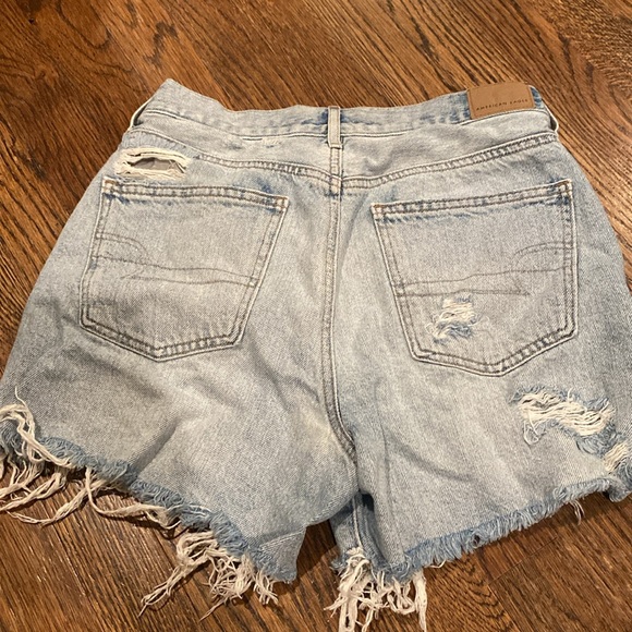 American Eagle Ripped/Distressed Jean Shorts Size 4 - Picture 8 of 9